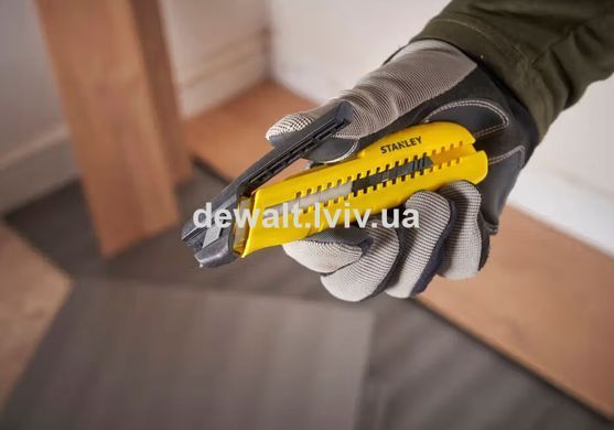 Ніж довжиною 160 мм з лезом шириною 18 мм з сегментами, що відламуються STANLEY STHT10489-0