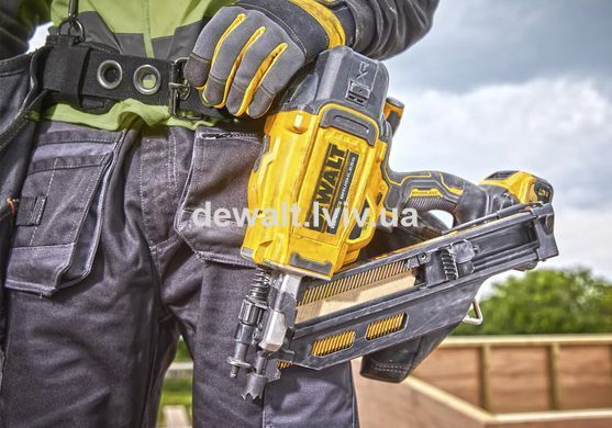 Пистолет гвоздезабивной аккумуляторный DeWALT DCN930
