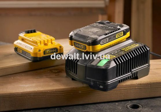 Зарядное устройство и 2 аккумулятора 18В STANLEY FATMAX SFMCB12D2