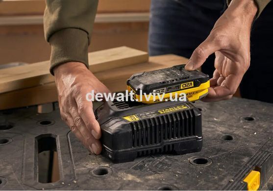 Зарядное устройство и 2 аккумулятора 18В STANLEY FATMAX SFMCB12D2