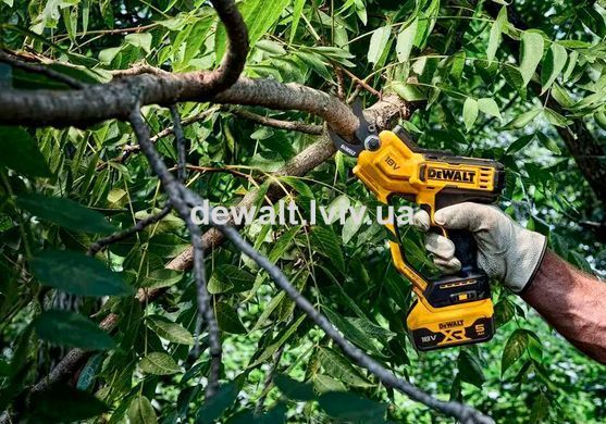 Ножницы садовые - секатор аккумуляторный DeWALT DCMPP568P1
