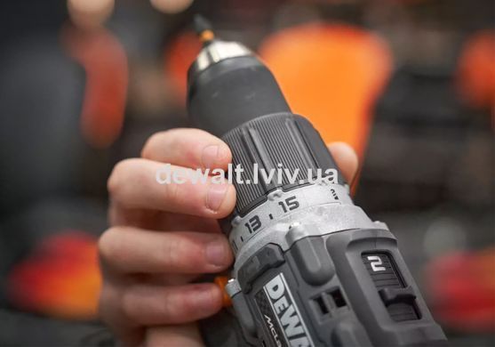 Набор из двух аккумуляторных бесщеточных инструментов McLaren F1 TEAM LIMITED EDITION DeWALT DCK200MP2T
