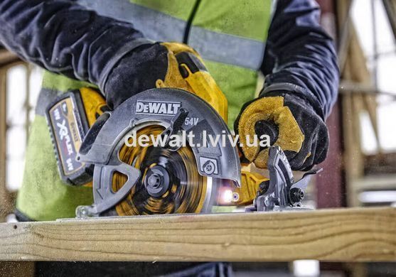 Пила дисковая аккумуляторная DeWALT DCS578