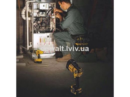 Фонарь аккумуляторный DeWALT DCL043
