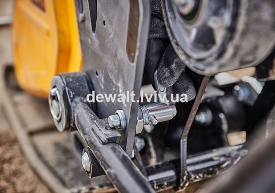 Вібраційна плита прямохідна акумуляторна POWERSHIFT DeWALT DCPS7154N