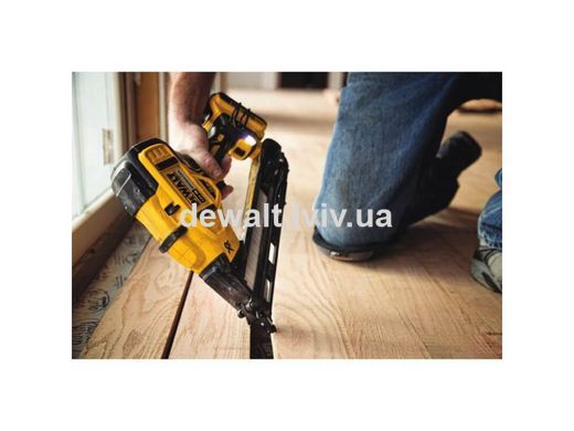 Пистолет гвоздезабивной аккумуляторный DeWALT DCN650