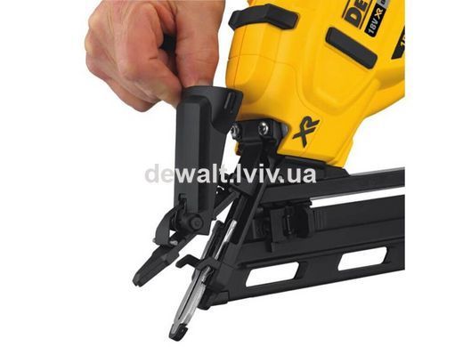 Пистолет гвоздезабивной аккумуляторный DeWALT DCN650