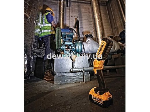 Фонарь аккумуляторный DeWALT DCL050