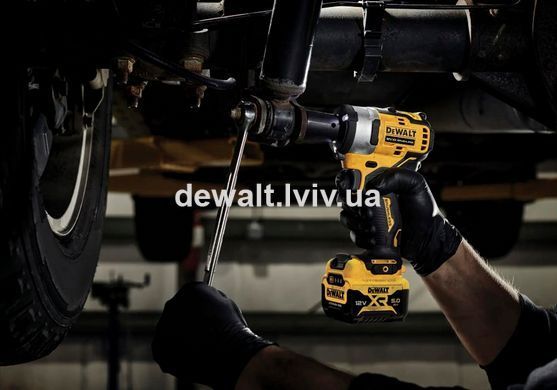 Гайкокрут ударний акумуляторний DeWALT DCF901
