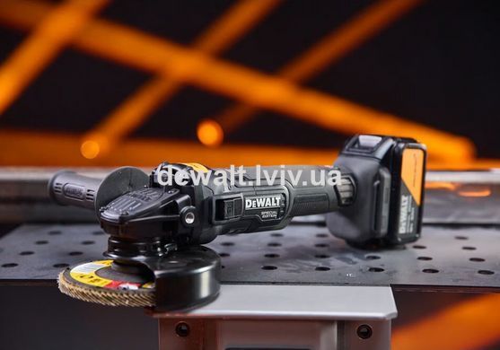 Шлифмашина угловая аккумуляторная DeWALT DCG45MP2T