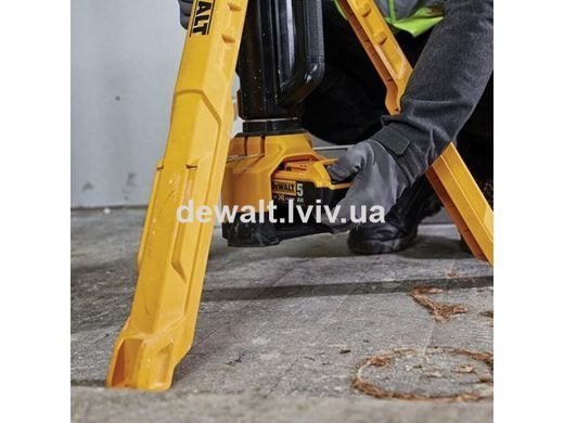 Фонарь аккумуляторный DeWALT DCL079