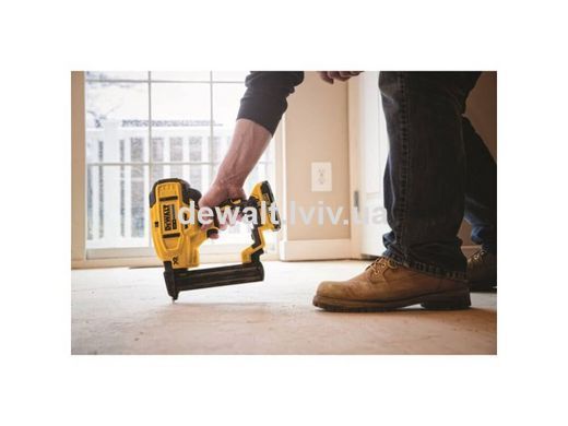 Пистолет гвоздезабивной аккумуляторный DeWALT DCN681