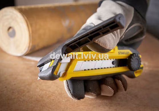 Нож c выдвижным лезвием шириной 18 мм, фиксируемый STANLEY STHT10500-0