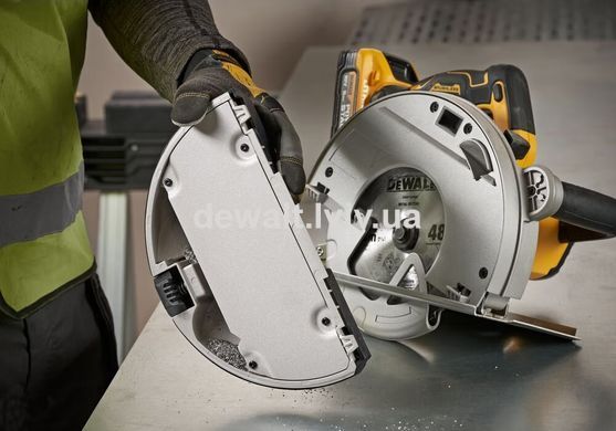 Пила дисковая по металлу аккумуляторная DeWALT DCS383H2