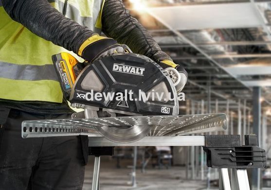 Пила дисковая по металлу аккумуляторная DeWALT DCS383H2