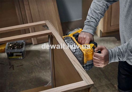 Шлифмашина ленточная аккумуляторная DCW220