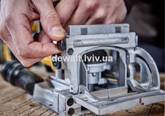 Фрезер ламельний акумуляторний DeWALT DCW682NT