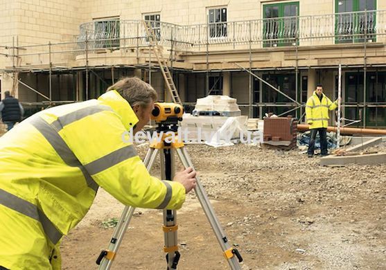 Нивелир 26-кратный DeWalt DW096PK