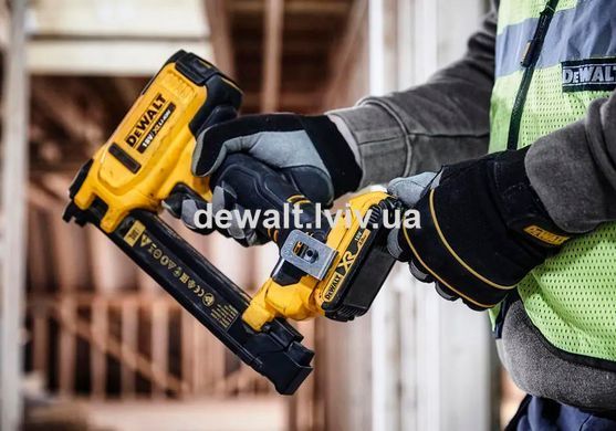 Степлер скобозабивний акумуляторний DeWALT DCN701