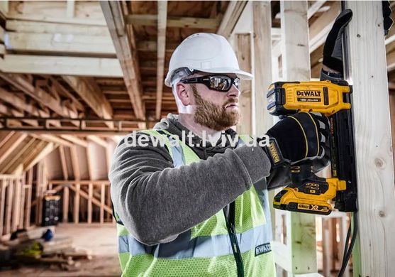 Степлер скобозабивний акумуляторний DeWALT DCN701