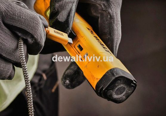 Фонарь аккумуляторный DeWALT DCL183