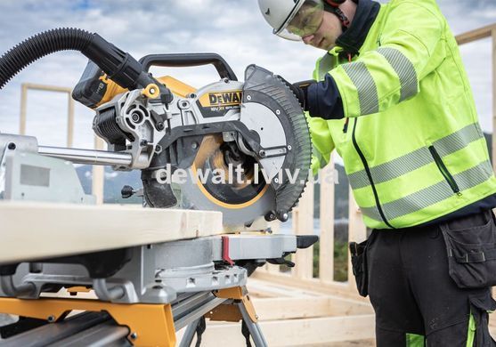 Пила торцовочная аккумуляторная DeWALT DCS782N
