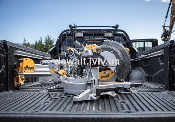 Пила торцовочная аккумуляторная DeWALT DCS782N