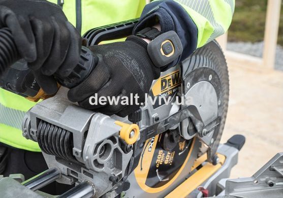 Пила торцовочная аккумуляторная DeWALT DCS782N