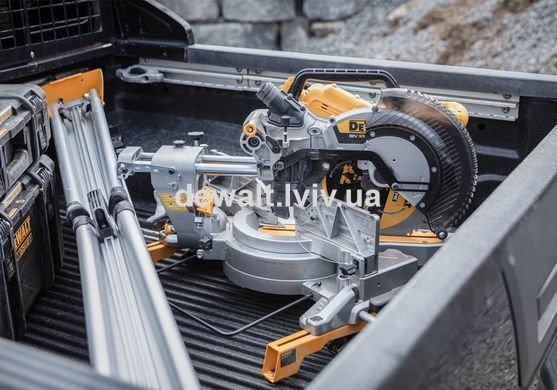 Пила торцовочная аккумуляторная DeWALT DCS782N