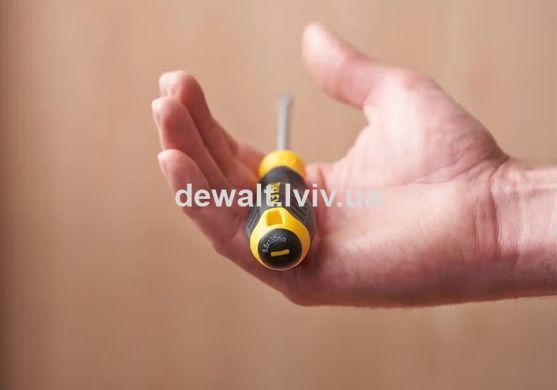 Отвертка Cushion Grip длиной 100 мм с расширяющимся жалом под шлиц SL 5.5 STANLEY STHT16146-0