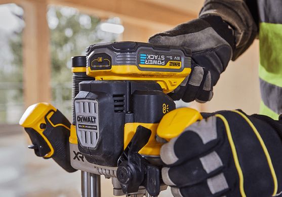 Фрезер кромковочный аккумуляторный DeWALT DCW620NT