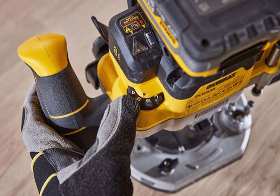 Фрезер кромковочный аккумуляторный DeWALT DCW620NT