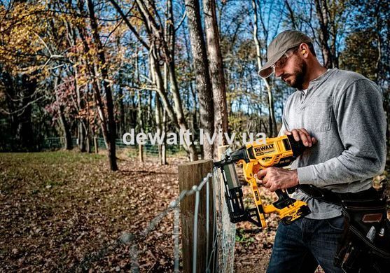Степлер скобозабивной аккумуляторный DeWALT DCFS950N