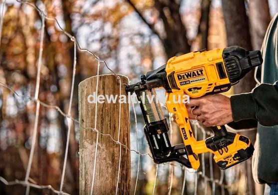 Степлер скобозабивной аккумуляторный DeWALT DCFS950N