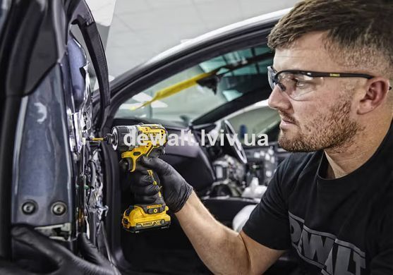 Шурупокрут акумуляторний безщітковий DeWALT DCF601
