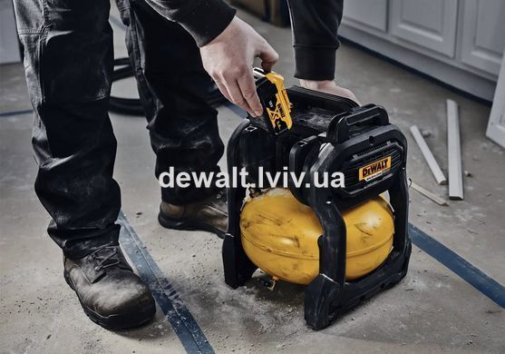 Компресор повітряний акумуляторний DeWALT DCC1018