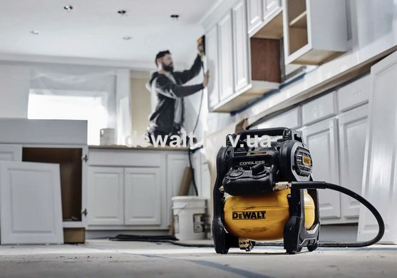 Компресор повітряний акумуляторний DeWALT DCC1018