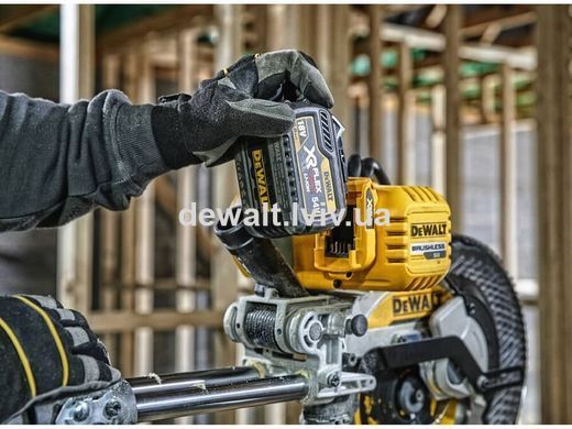 Пила торцовочная аккумуляторная DeWALT DCS727