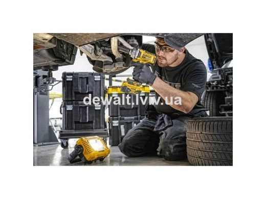 Фонарь аккумуляторный DeWALT DCL077