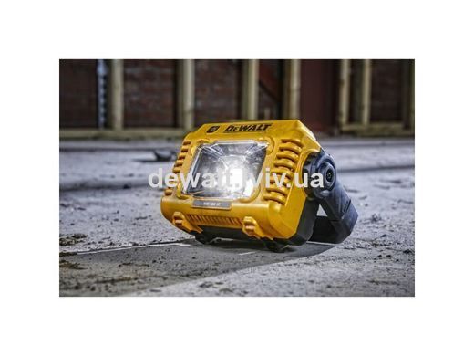 Фонарь аккумуляторный DeWALT DCL077