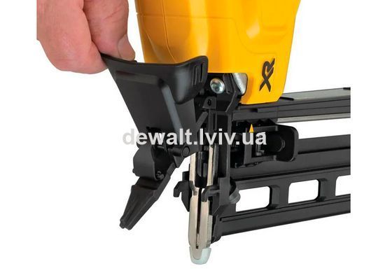 Пістолет цвяхозабівний акумуляторний DeWALT DCN662