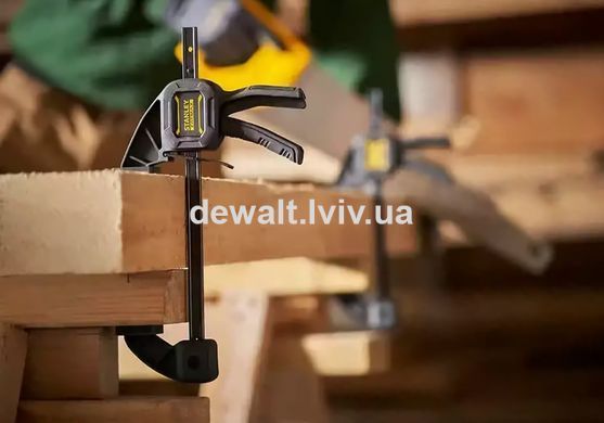 Струбцина FatMax L триггерная с максимальным усилием сжатия 135 кг. STANLEY FMHT0-83211