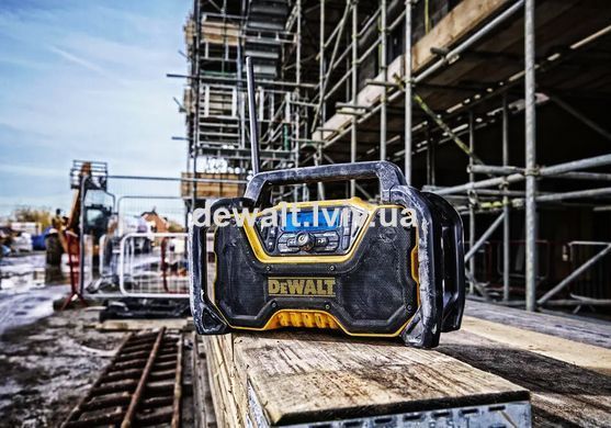 Зарядний пристрій-радіоприймач DeWALT DCR029