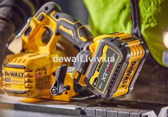 Аккумуляторная дисковая пила DeWALT DCS573