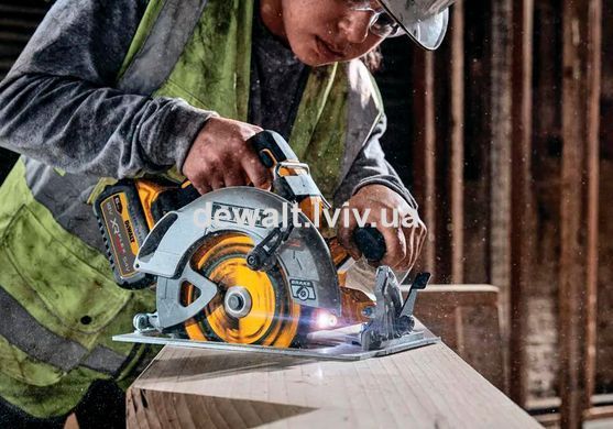 Аккумуляторная дисковая пила DeWALT DCS573