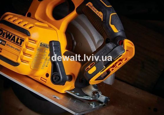 Аккумуляторная дисковая пила DeWALT DCS573