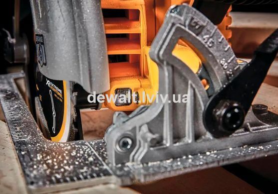 Аккумуляторная дисковая пила DeWALT DCS573