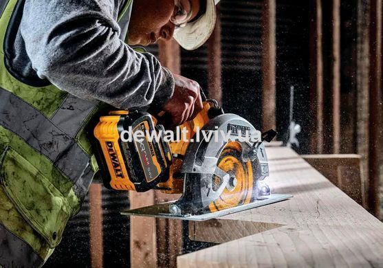 Аккумуляторная дисковая пила DeWALT DCS573