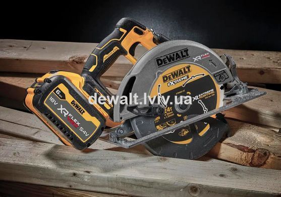Аккумуляторная дисковая пила DeWALT DCS573