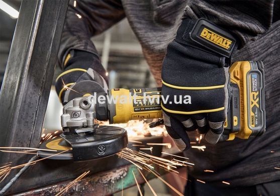 Шлифмашина угловая аккумуляторная DeWALT DCG404NT